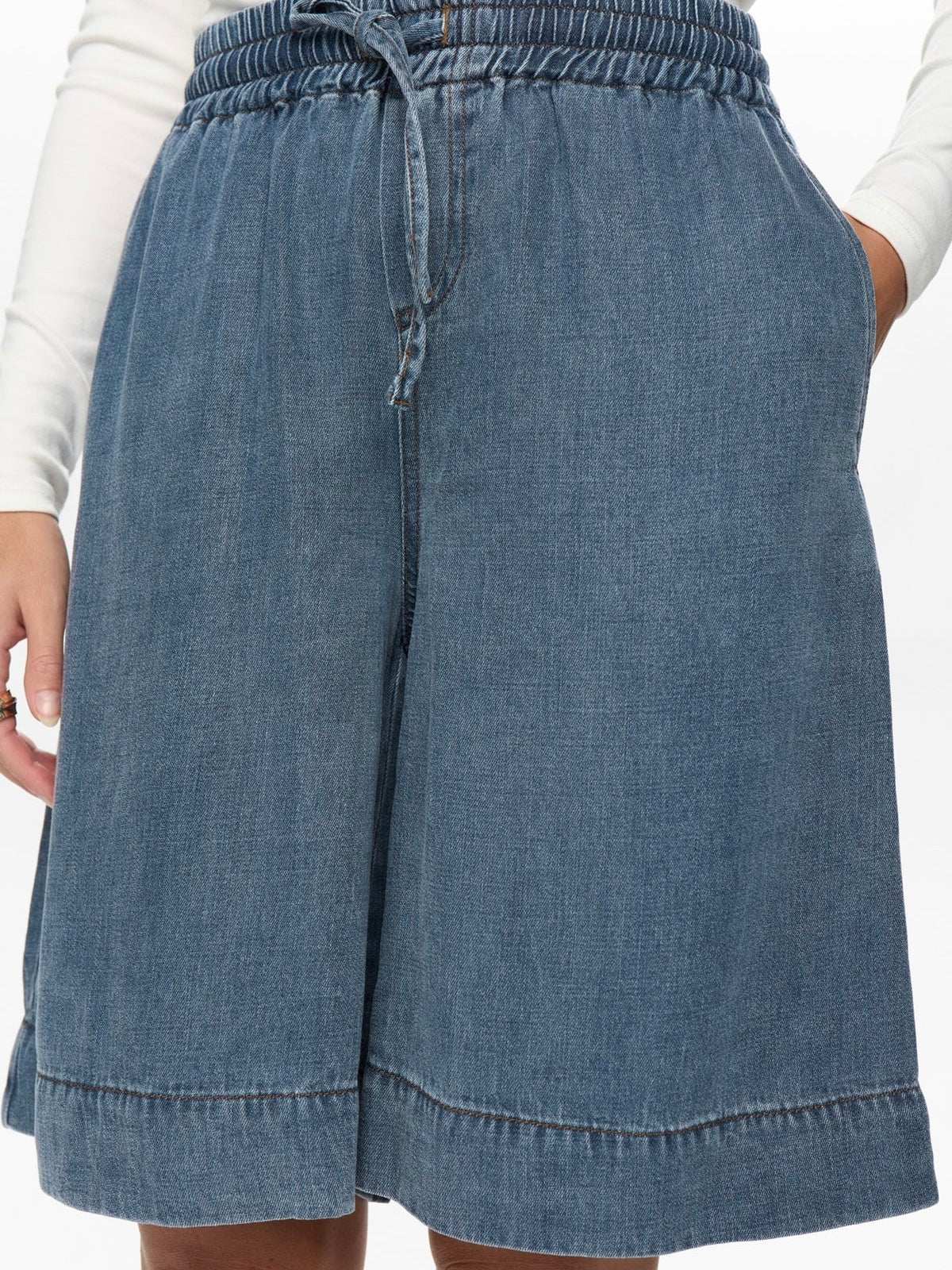 Nuelida Shorts