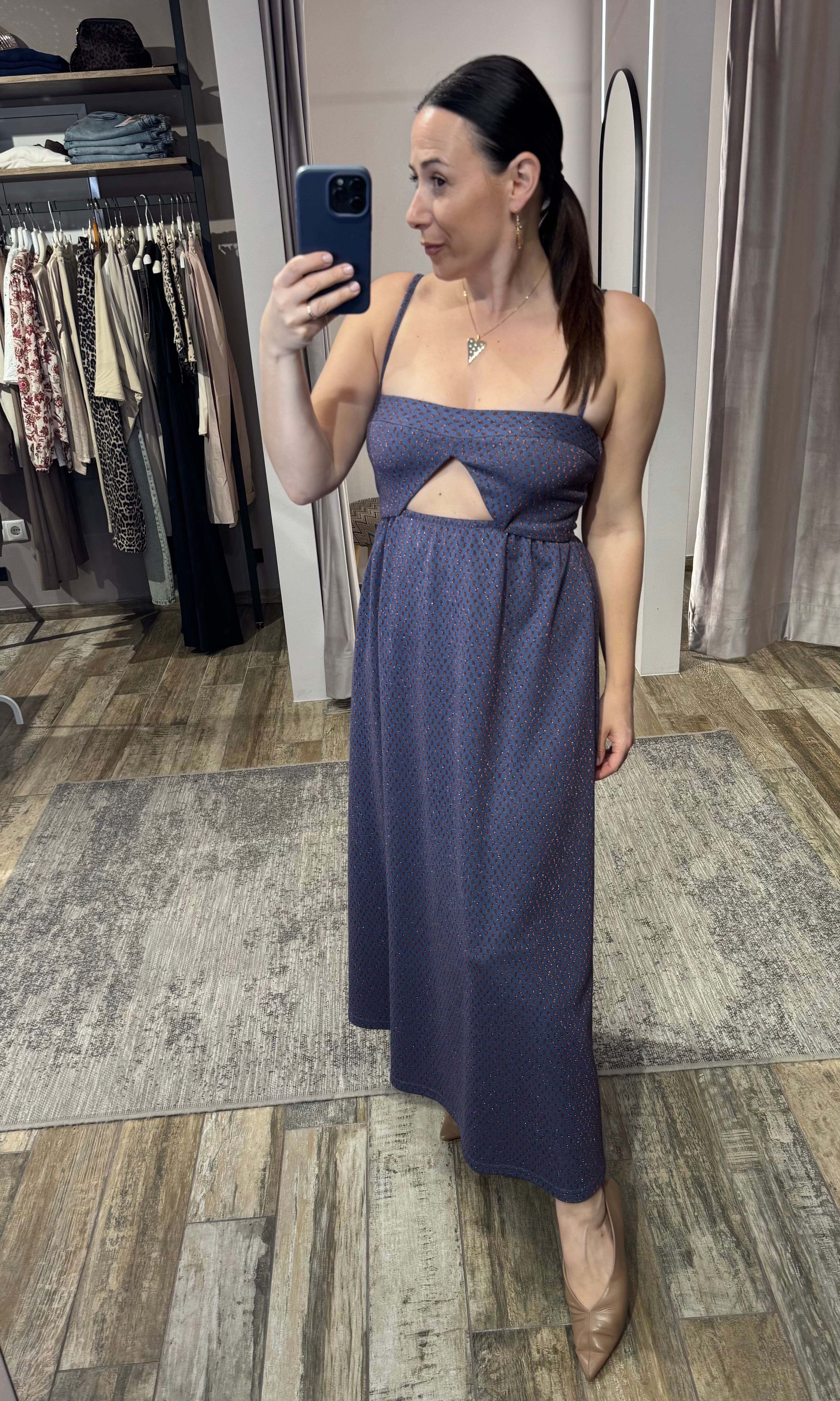 Kleid mit cut-out
