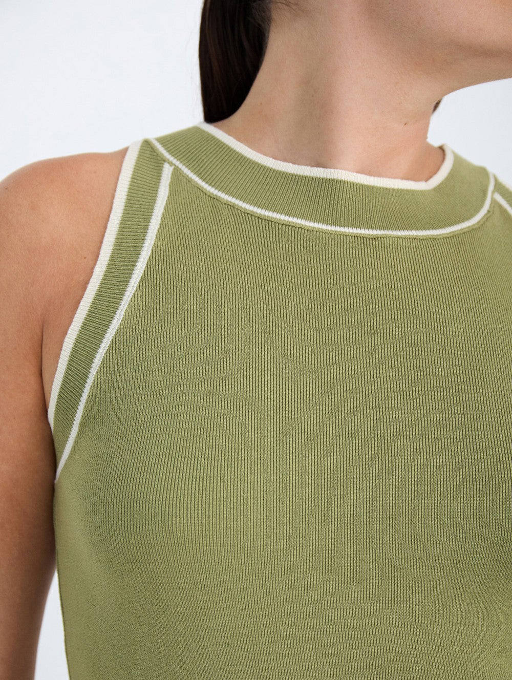 Stricktop mit Kontrastdetails