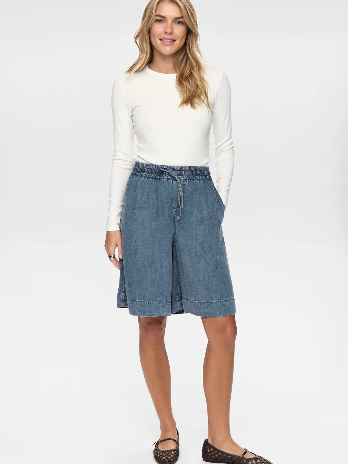 Nuelida Shorts