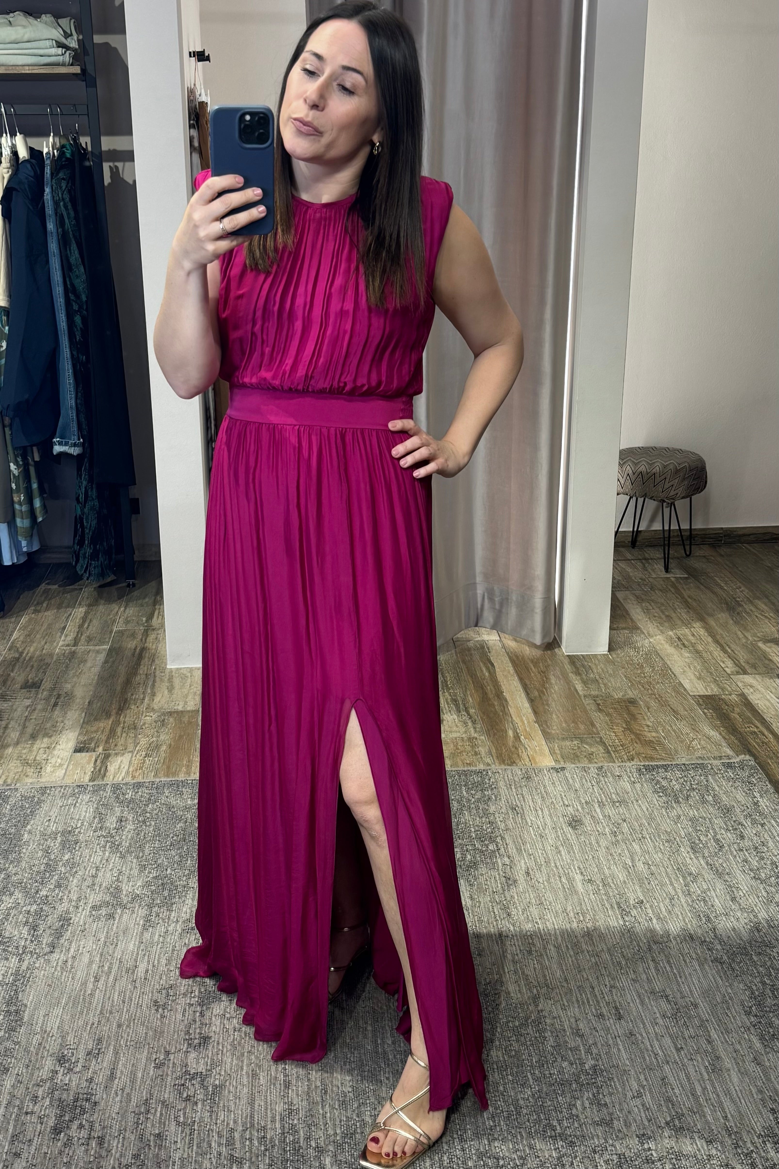 Elegantes Kleid mit Schlitz