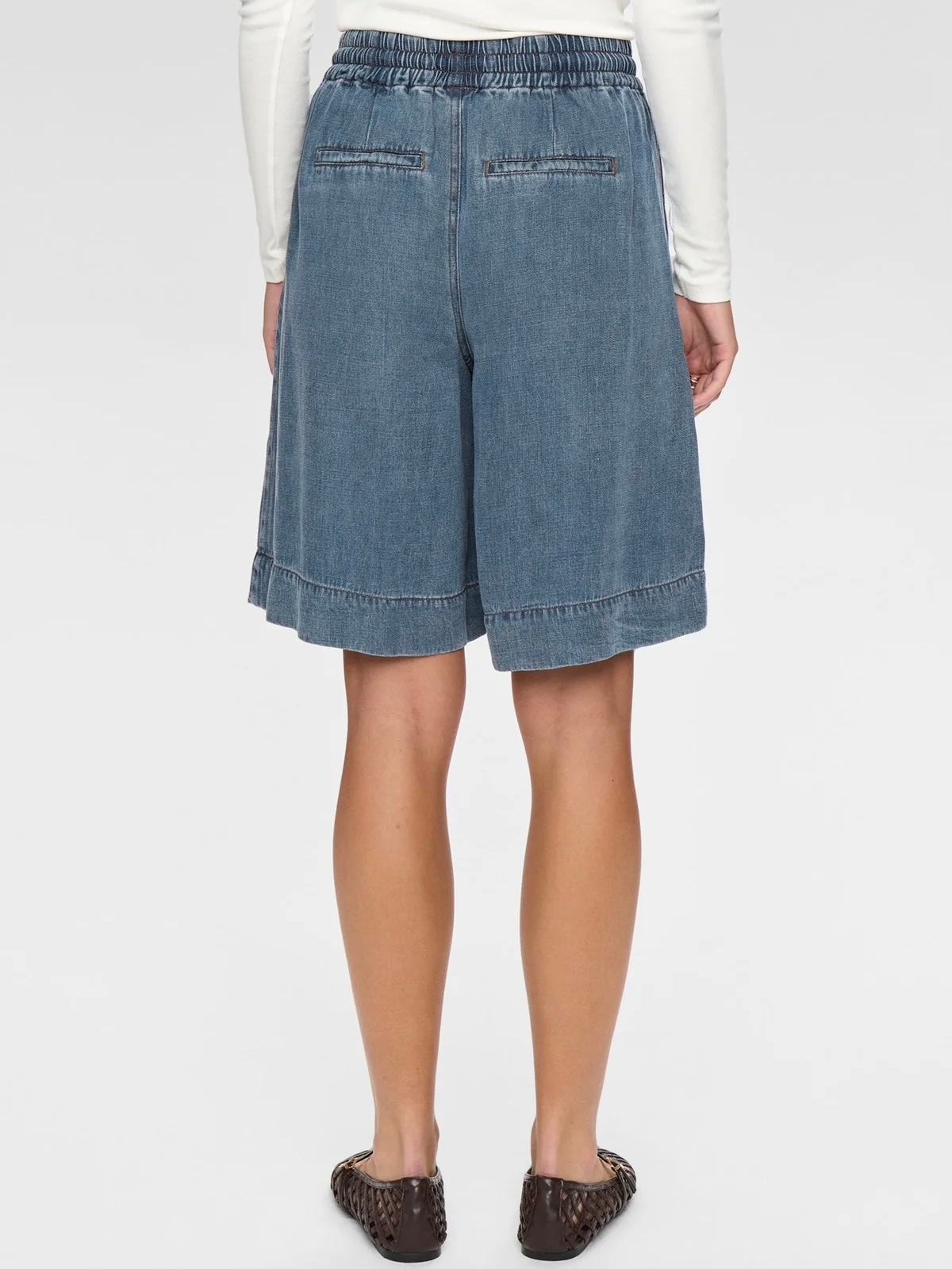 Nuelida Shorts