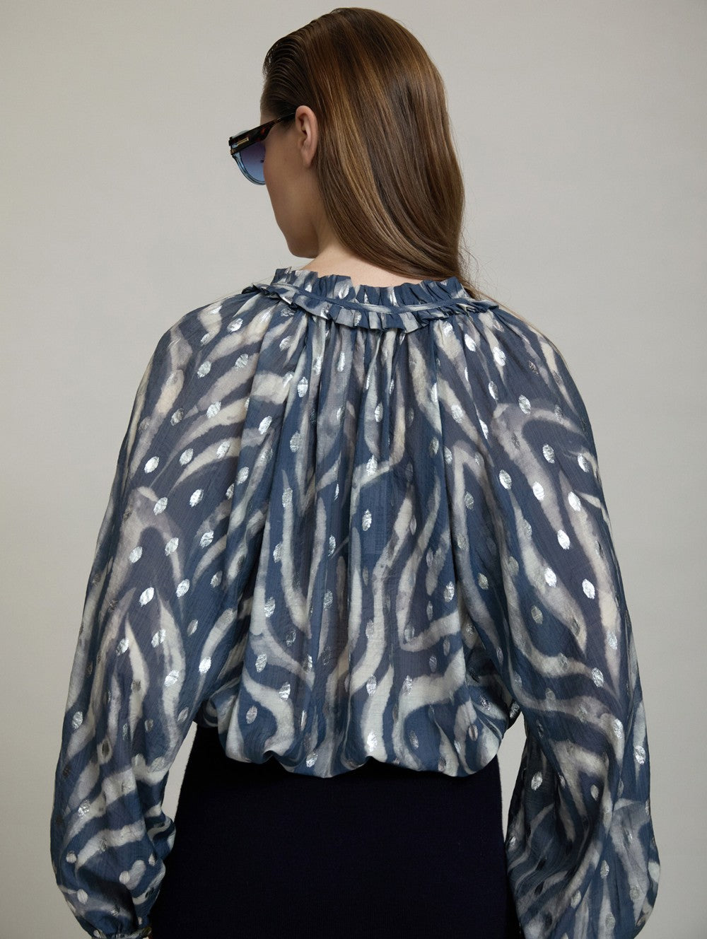 Fließende Bluse mit Silberdetails