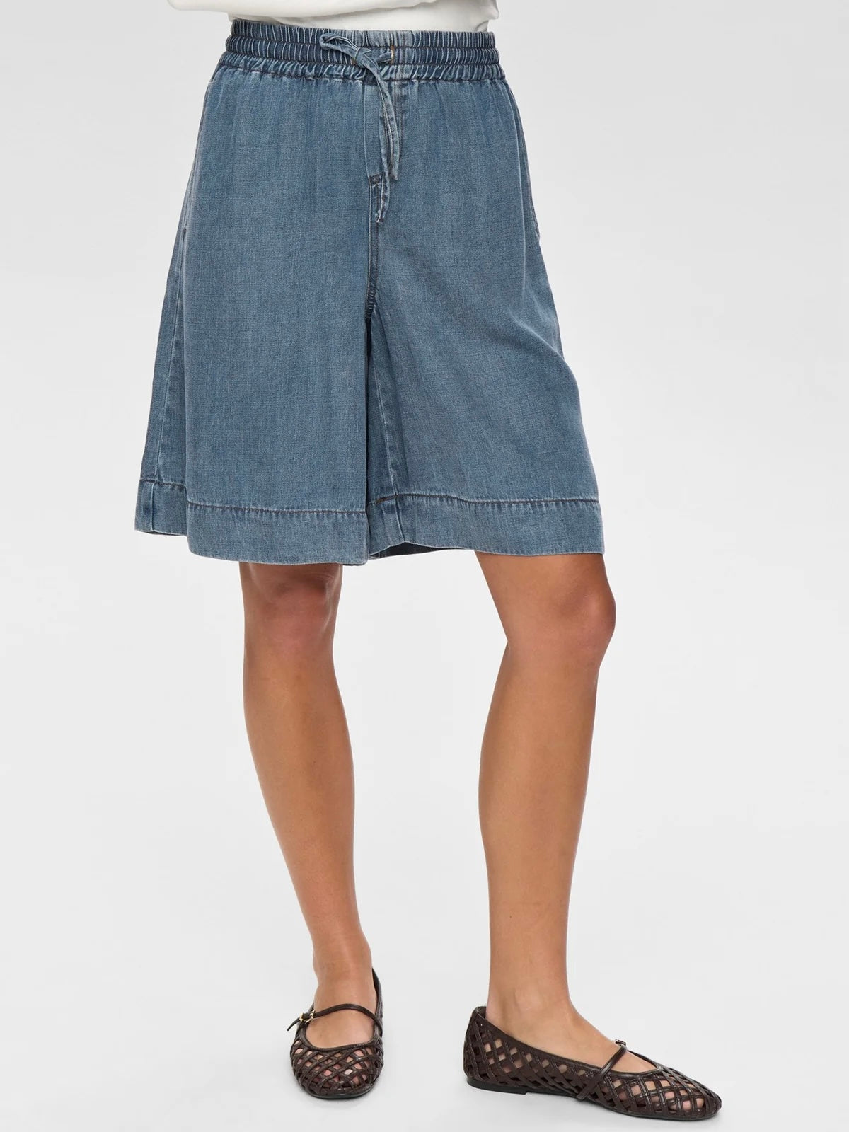 Nuelida Shorts