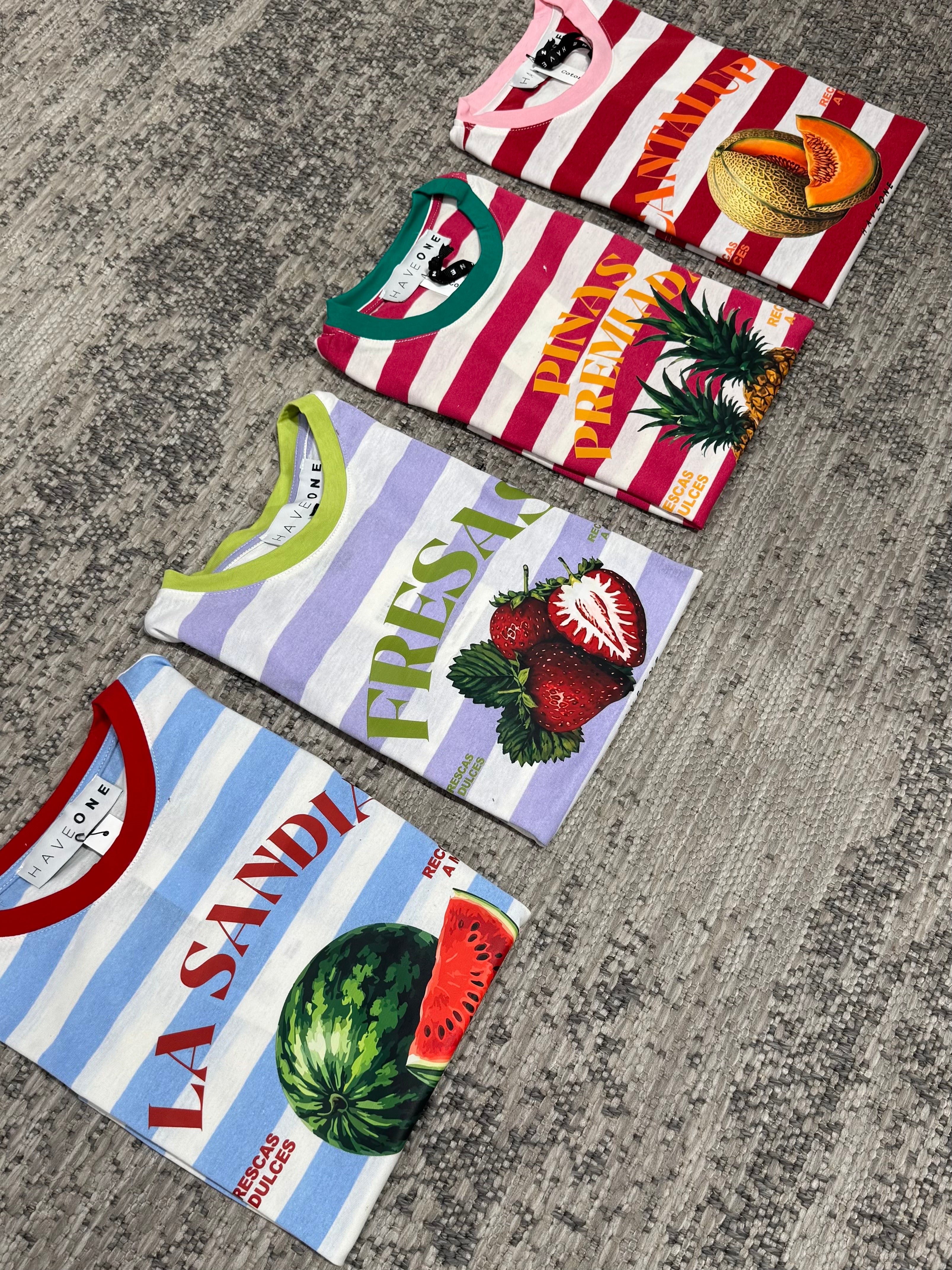 gestreifte T-shirts mit Früchten