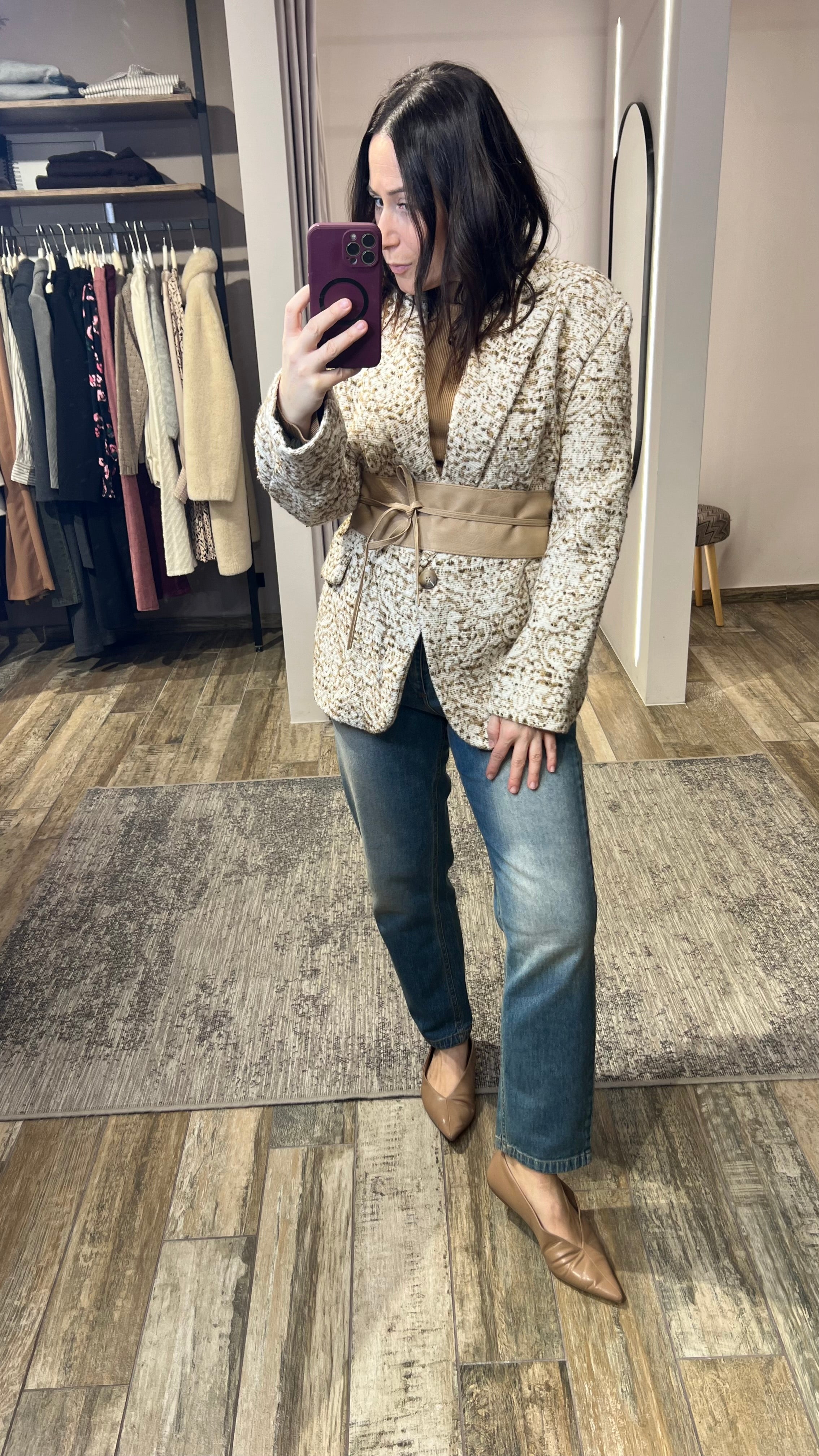 Bouclè Jacke mit Ledergürtel