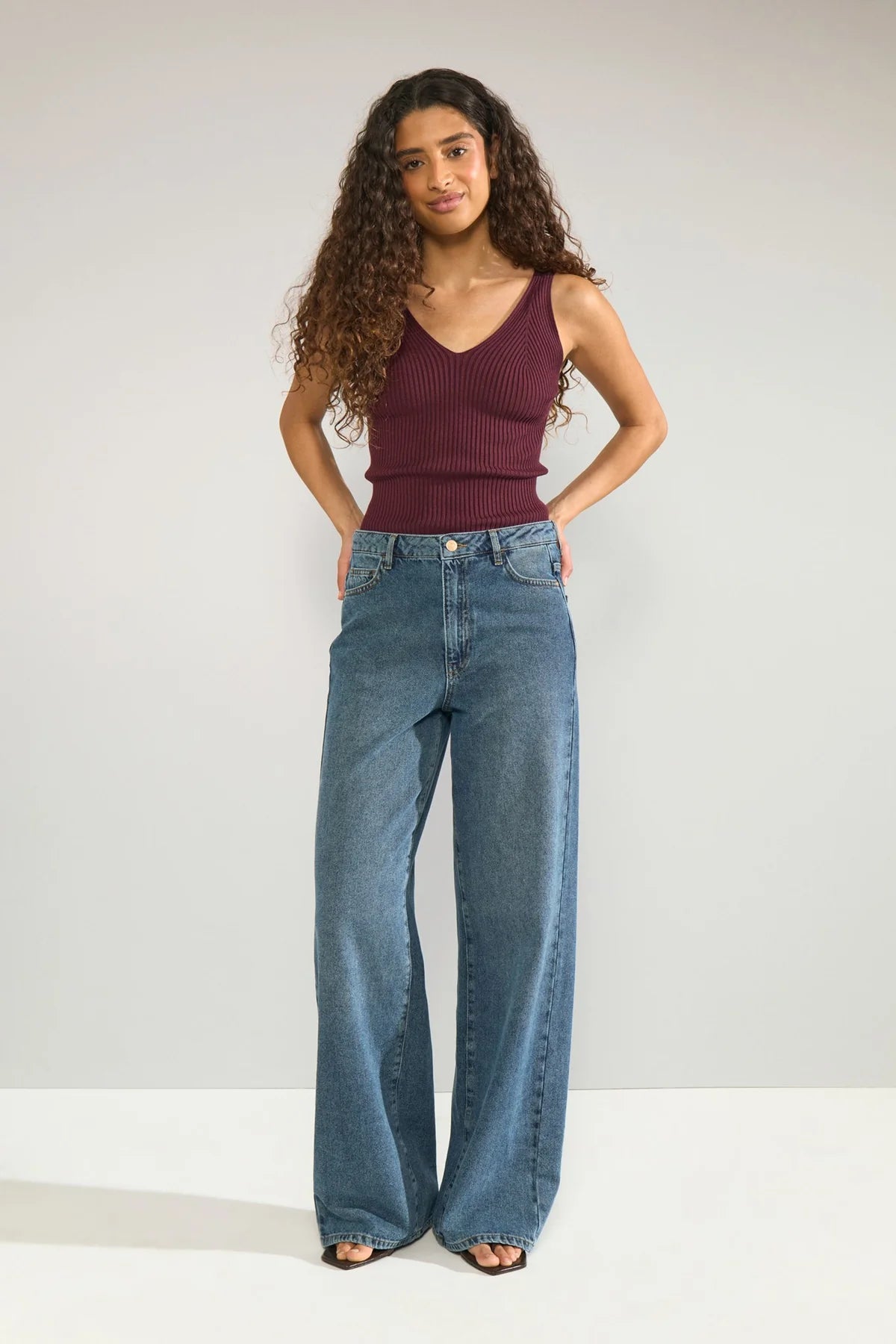 nucerys cropped top