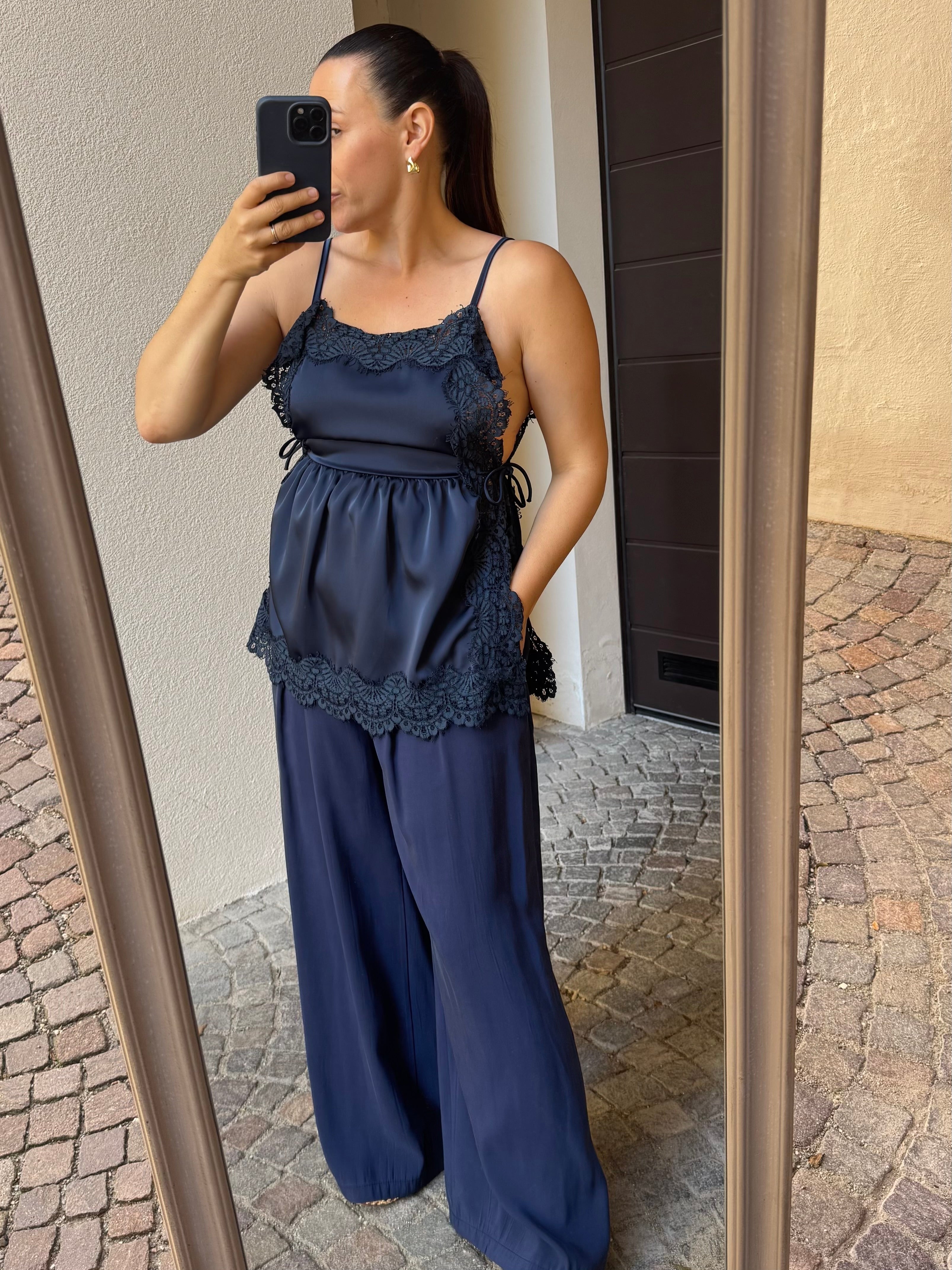 Spitzen Top mit Schlitz