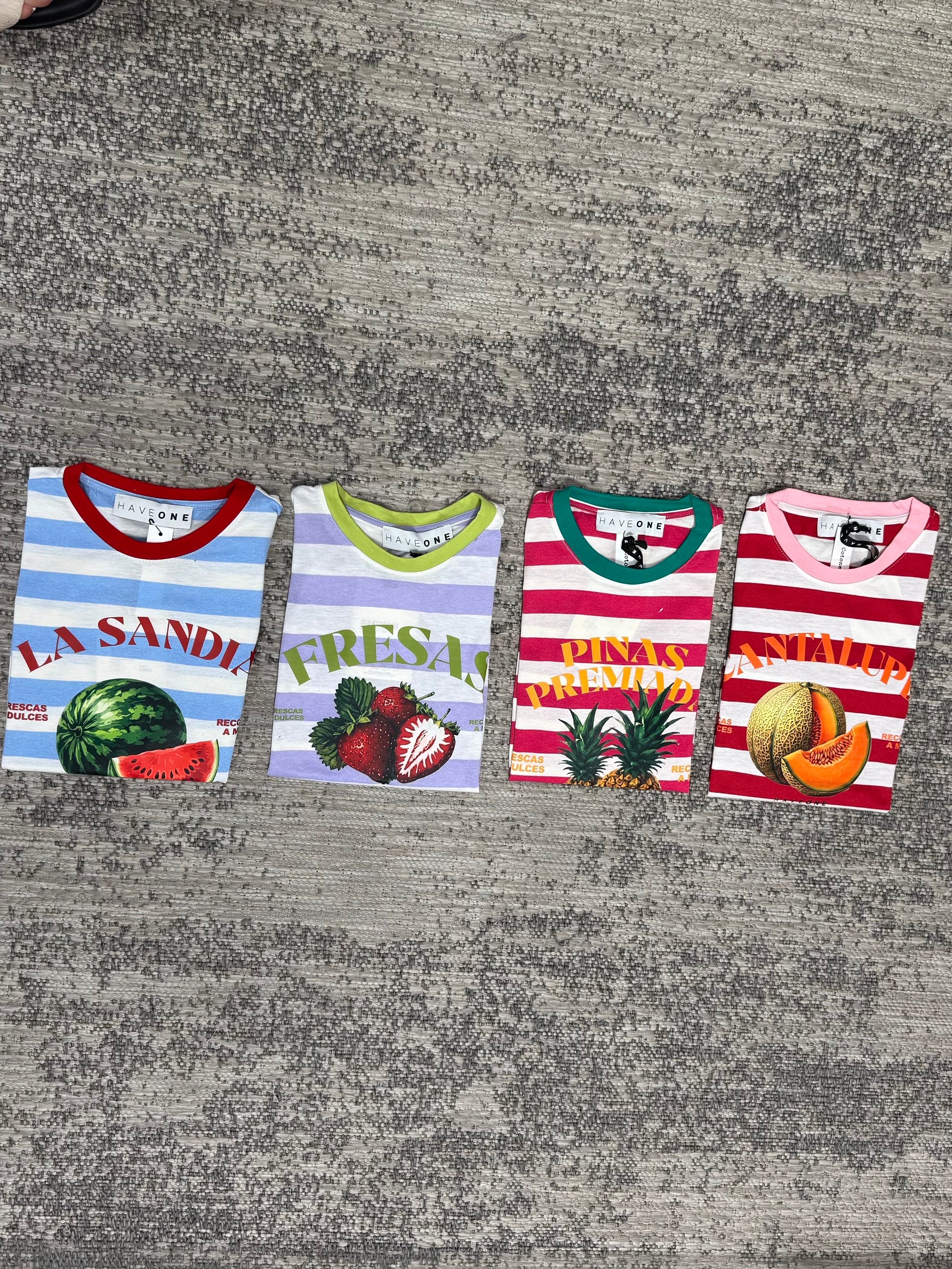 gestreifte T-shirts mit Früchten