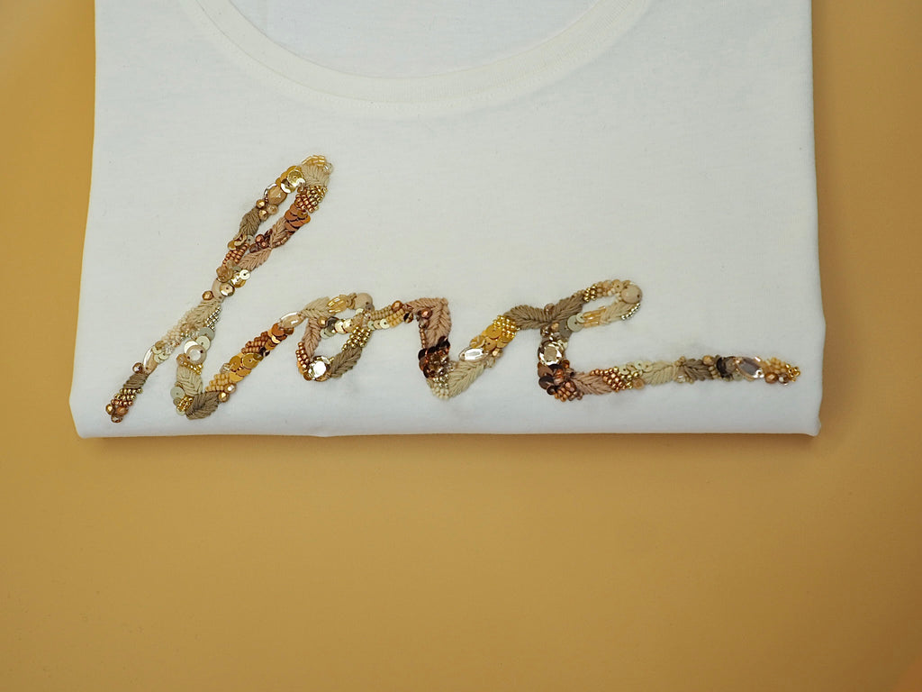 <transcy>LOVE Madonna Neckline</transcy>