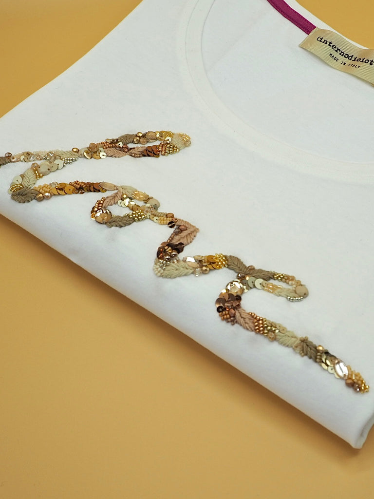 <transcy>LOVE Madonna Neckline</transcy>