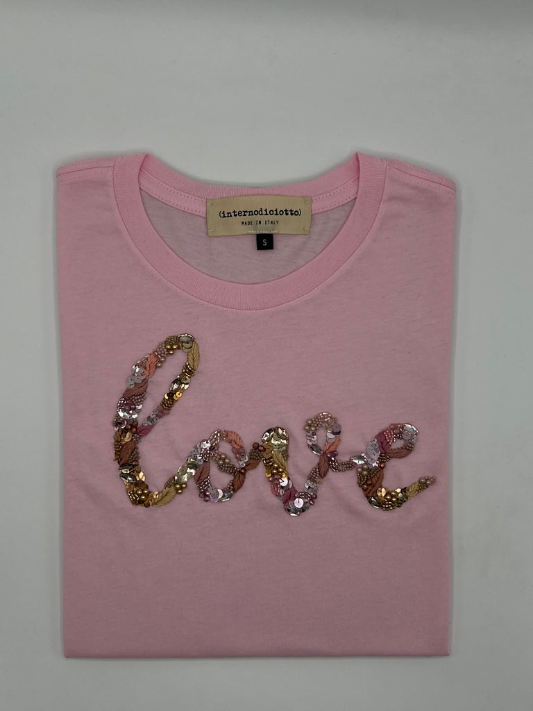 <transcy>AMORE</transcy>