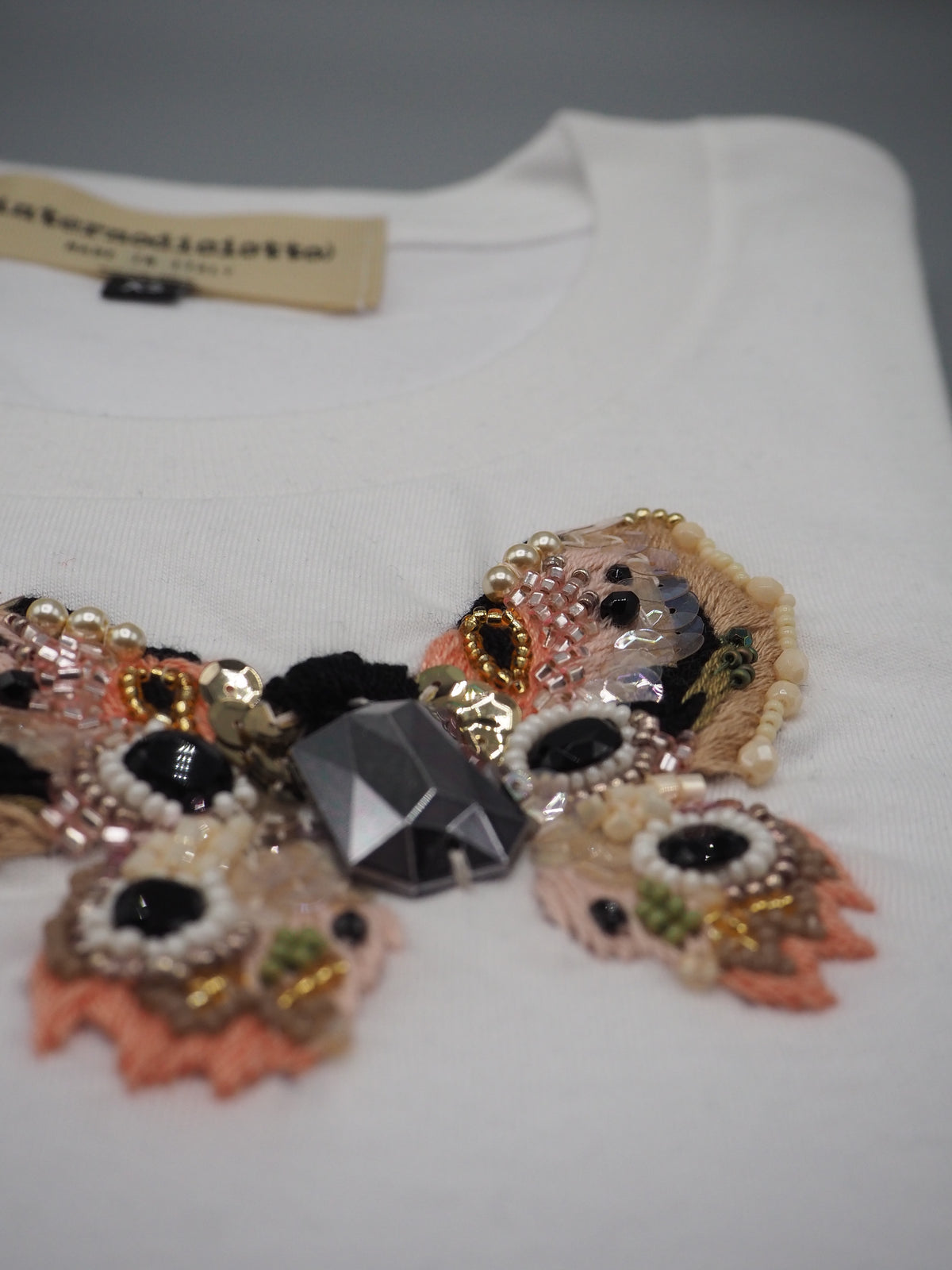 Maglietta con farfalla chic